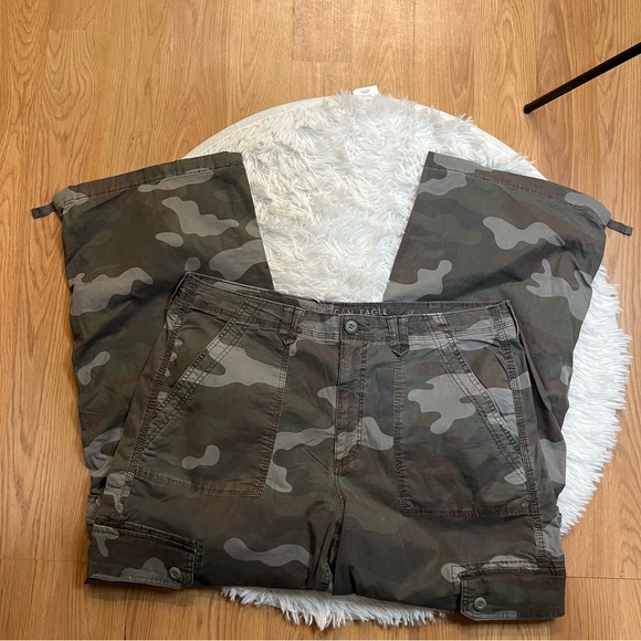 American Eagle Stretch Convertible Baggy Cargo Jogger in Camo - Picture 2 of 13
